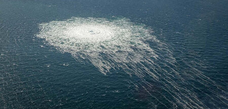 Gasblasen aus der Pipeline Nord Stream 2 auf etwa einem Kilomete...