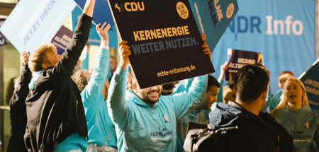 Strahlende Zukunft: Mitglieder der Jungen Union am Dienstag vor ...