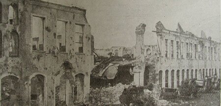 Zerschossene Häuserfronten während der Massaker an Armeniern (Iz...