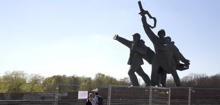 Abgesperrtes Siegesdenkmal der Roten Armee in Riga (6.5.2022)