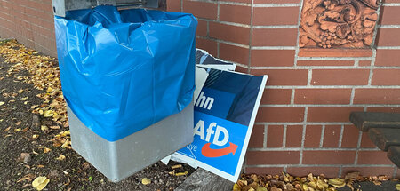 Zerstörtes AfD-Wahlplakat in Niedersachsen (Laatzen, 26.9.2022)