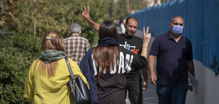 Die Bekleidungsvorschriften der Ayatollahs waren einmal: Iraneri...