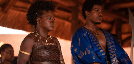 Kriegsmaschine und Staat: Viola Davis (l.) als Nanisca und John ...