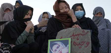 Trauende in Kabul nach Selbstmordanschlag am 2.10.2022