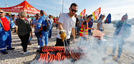 Merguez und Multis zum Frühstück: Streikposten vor Total-Raffine...