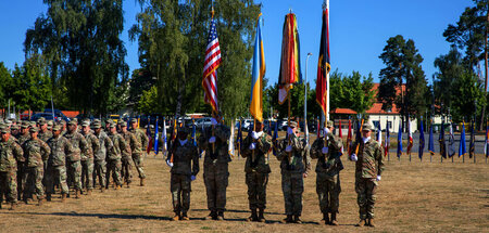 Zeremonie der Joint Multinational Training Group-Ukraine am 8. A... Zeremonie der Joint Multinational Training Group-Ukraine am 8. A...