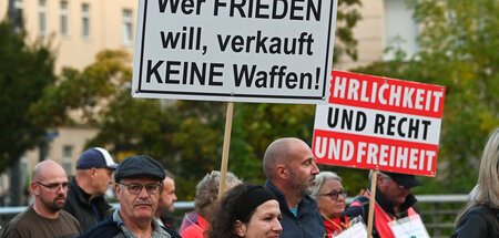 Demonstranten am Montag in Halle/Saale Demonstranten am Montag in Halle/Saale