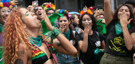 Selbstbewusst und laut: Protest in Caracas anlässlich des Safe A... Selbstbewusst und laut: Protest in Caracas anlässlich des Safe A...