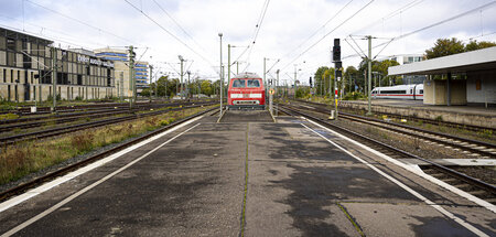 Verwaister Bahnsteig nachdem wegen der durchtrennten Glasfaserka