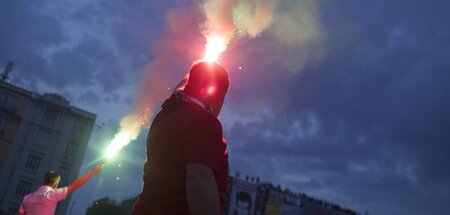 Demonstrationsteilnehmer in Istanbul protestieren gegen die Regi... Demonstrationsteilnehmer in Istanbul protestieren gegen die Regi...