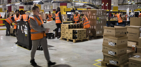 Moderner Klassiker entfremdeter Arbeit: Amazon-Center (Bretigny,...