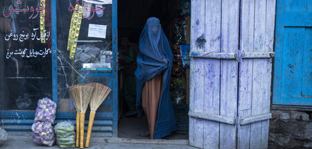 Auch in Kabul herrschen wieder die Kleidungsvorschriften der Tal... Auch in Kabul herrschen wieder die Kleidungsvorschriften der Tal...