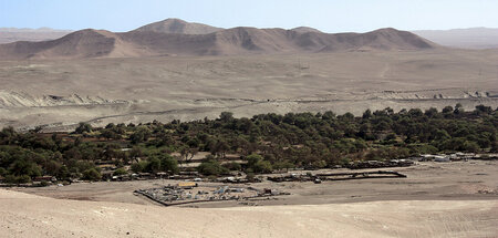 Oase inmitten der Atacama-Wüste: Luftaufnahme der Stadt Quillagu...