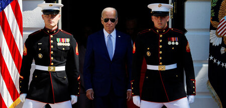 US-Präsident Biden auf dem Weg zur Unterzeichnung des CHIPS and ...