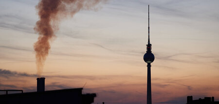 Noch rauchen die Vattenfall-Schornsteine (Berlin, 24.5.2022)