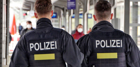 Nachwuchssorgen: Polizeibeamte am Bahnhof in Siegen (o. D.)