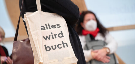 »Du siehst hoch; du siehst ›Wolken‹. / Es sind dieselben, die in... »Du siehst hoch; du siehst ›Wolken‹. / Es sind dieselben, die in...