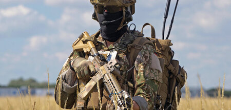 Geheim agierende Elitetruppe: KSK-Soldat beim Training (Trollenh...