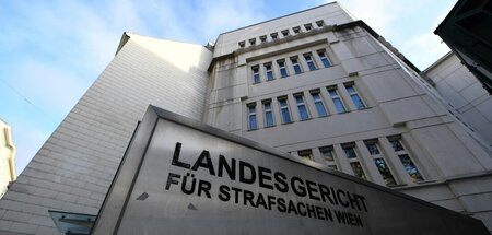 Begnügt sich mit gesichteten Markenklamotten als Beweisstück für...