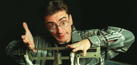 Sinniert über die Sinnhaftigkeit der Benutzung von Waschlappen u...