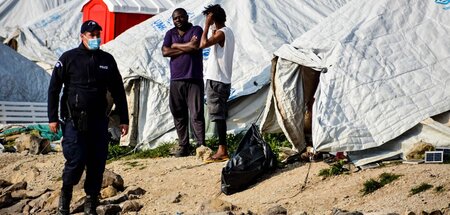Im Flüchtlingslager Kara Tepe auf der griechischen Insel Lesbos ...