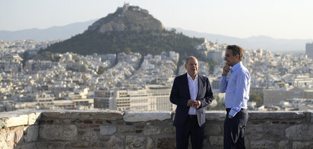 »Wir fragen nicht«: Bundeskanzler Olaf Scholz mit griechischem P...
