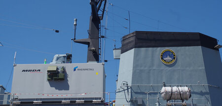 Das also ist er, der »Laserwaffendemonstrator« auf der Fregatte ...