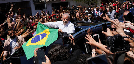 Am Sonntag (Ortszeit) waren rund 120 Millionen Brasilianer dazu ... Am Sonntag (Ortszeit) waren rund 120 Millionen Brasilianer dazu ...