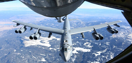Über den Wolken: US-Provokationen durch »B-52«-Bomber (Colorado,...
