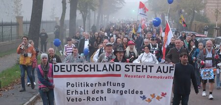 Rechter Schulterschluss in der Lutherstadt (Wittenberg, 31.10.20...
