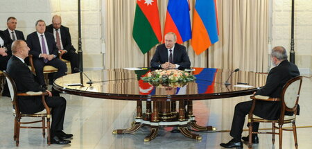 Sotschi, 31. Oktober: Aserbaidschans Präsident Ilham Alijew (v. ...