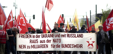 Für Frieden, gegen die NATO: 1.-Mai-Demonstration in Berlin Für Frieden, gegen die NATO: 1.-Mai-Demonstration in Berlin