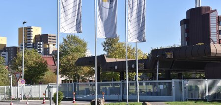 Eingang zur Zentrale des Bundesamtes für Verfassungsschutz (Köln...