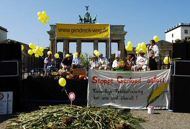 Gentechnikgegner im September 2005 vor dem Brandenburger Tor