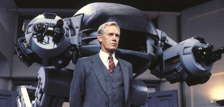 Eiskalt: Firmenchef Dick Jones (Daniel Ronald Cox) und der Proto...
