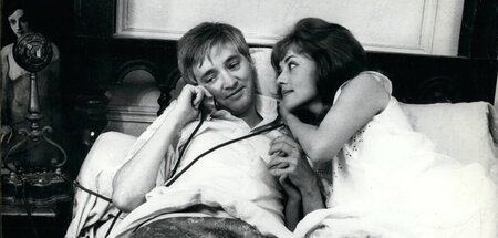 Da will man sich glatt dazukuscheln: Oskar Werner mit Jeanne Mor...