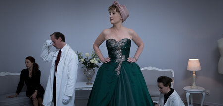 Manchmal etwas betulich inszeniert: Lesley Manville als älteres ...