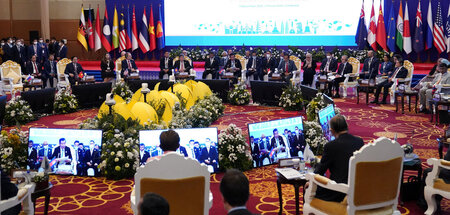 2022-11-13T0136RTRMADP_3_ASEAN-SUMMIT.JPG