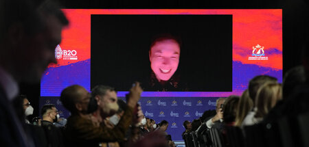 Aus dem Dunkel des Raums: Elon Musk