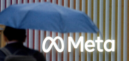 Logo von Meta, gesehen in Davos, Schweiz Logo von Meta, gesehen in Davos, Schweiz