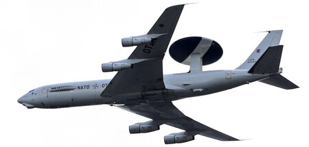 AWACS-Flugzeuge der NATO spionieren die russischen Streikkräfte ...