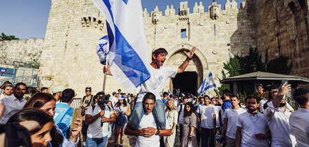 Besser die Türen schließen: Der jährliche »Flaggenmarsch« israel...
