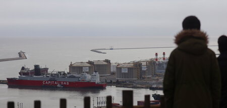 Maltesisches Gastankschiff »Adamastos« im Hafen von Barcelona (2... Maltesisches Gastankschiff »Adamastos« im Hafen von Barcelona (2...