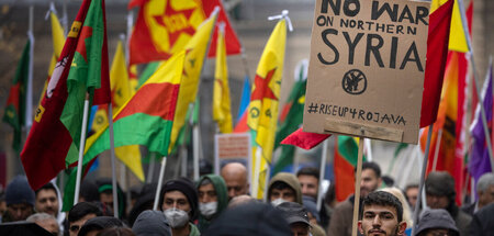 Spontane Demonstration gegen den türkischen Angriffskrieg am Son...