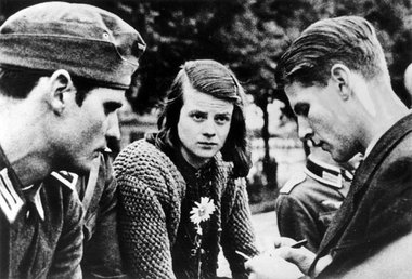 Hans und Sophie Scholl sowie Christoph Probst (v.l.) wurden 1943... Hans und Sophie Scholl sowie Christoph Probst (v.l.) wurden 1943...
