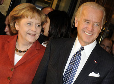 Gewaltbereites Duo: US-Vizepräsident Joseph Biden mit
Kanzlerin...