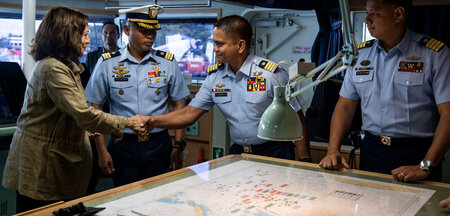 2022-11-22T1223RTRMADP_3_ASIA-HARRIS-PHILIPPINES.JPG