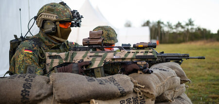 Füllhorn für die Bundeswehr: Soldaten bei einer Übung in Munster...