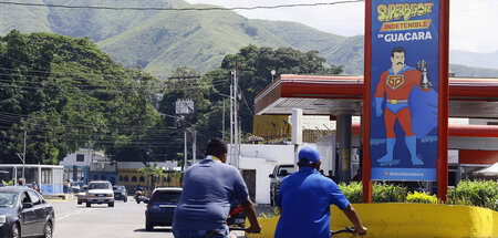 Der »unaufhaltbare Superschnauzer«: Präsident Maduro inszeniert ...