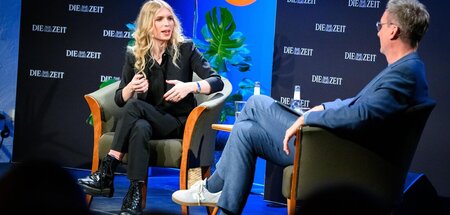 Ob es auch bei diesem Gespräch um ihre Schuhe ging? Chelsea Mann...